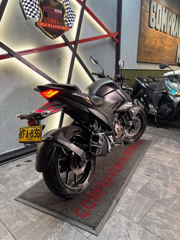 SUZUKI GIXXER 250 COMO NUEVA - Image 7
