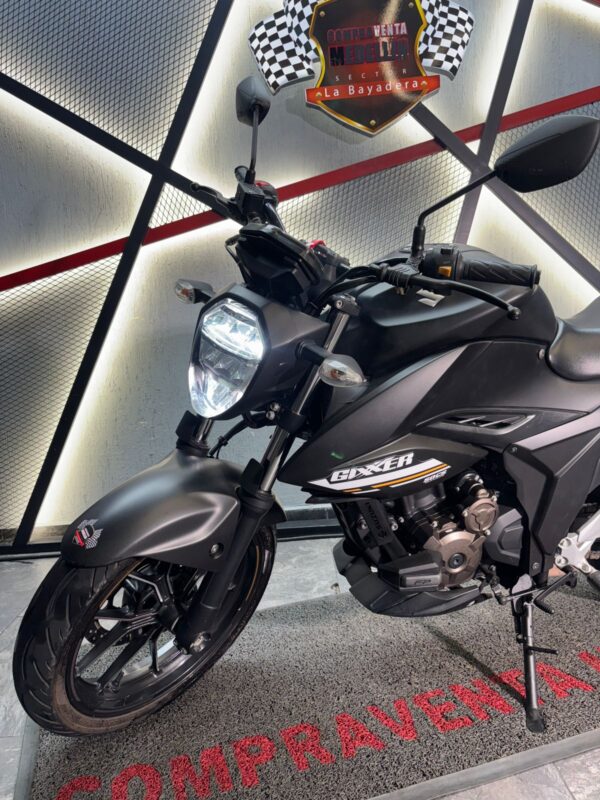 SUZUKI GIXXER 250 COMO NUEVA - Image 5
