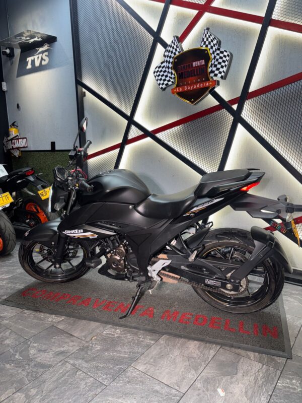 SUZUKI GIXXER 250 COMO NUEVA - Image 4