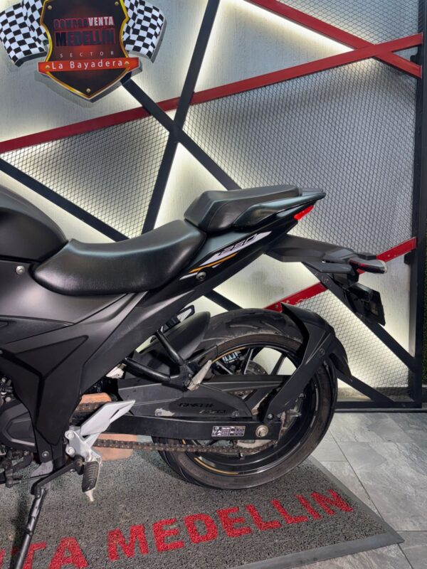 SUZUKI GIXXER 250 COMO NUEVA - Image 6
