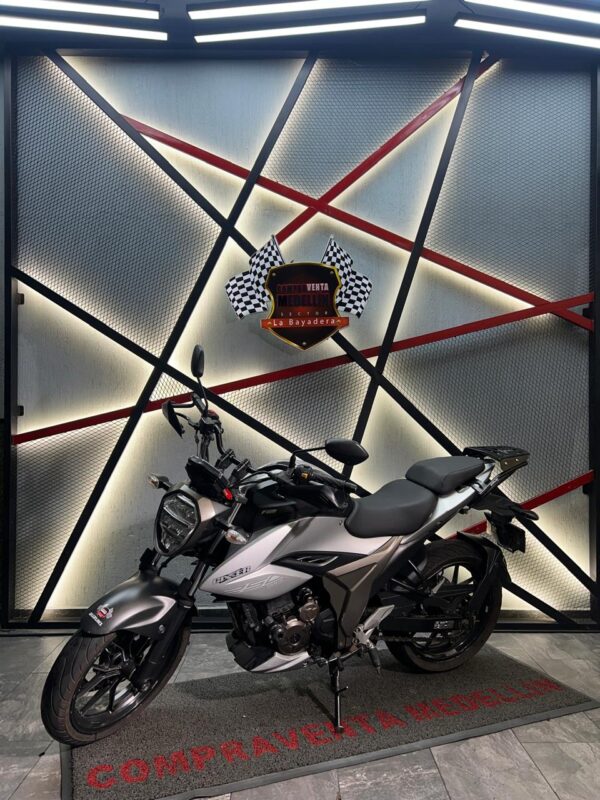 SUZUKI GIXXER 250