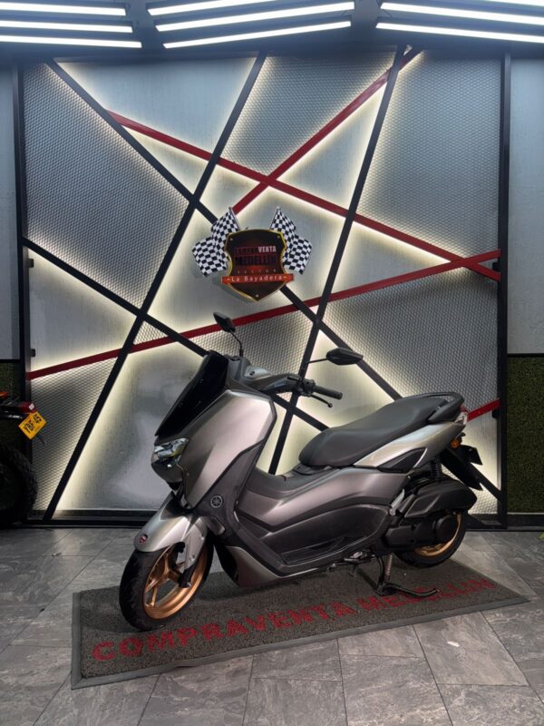 AUTOMATICA NMAX CONNECT 155 COMO NUEVA