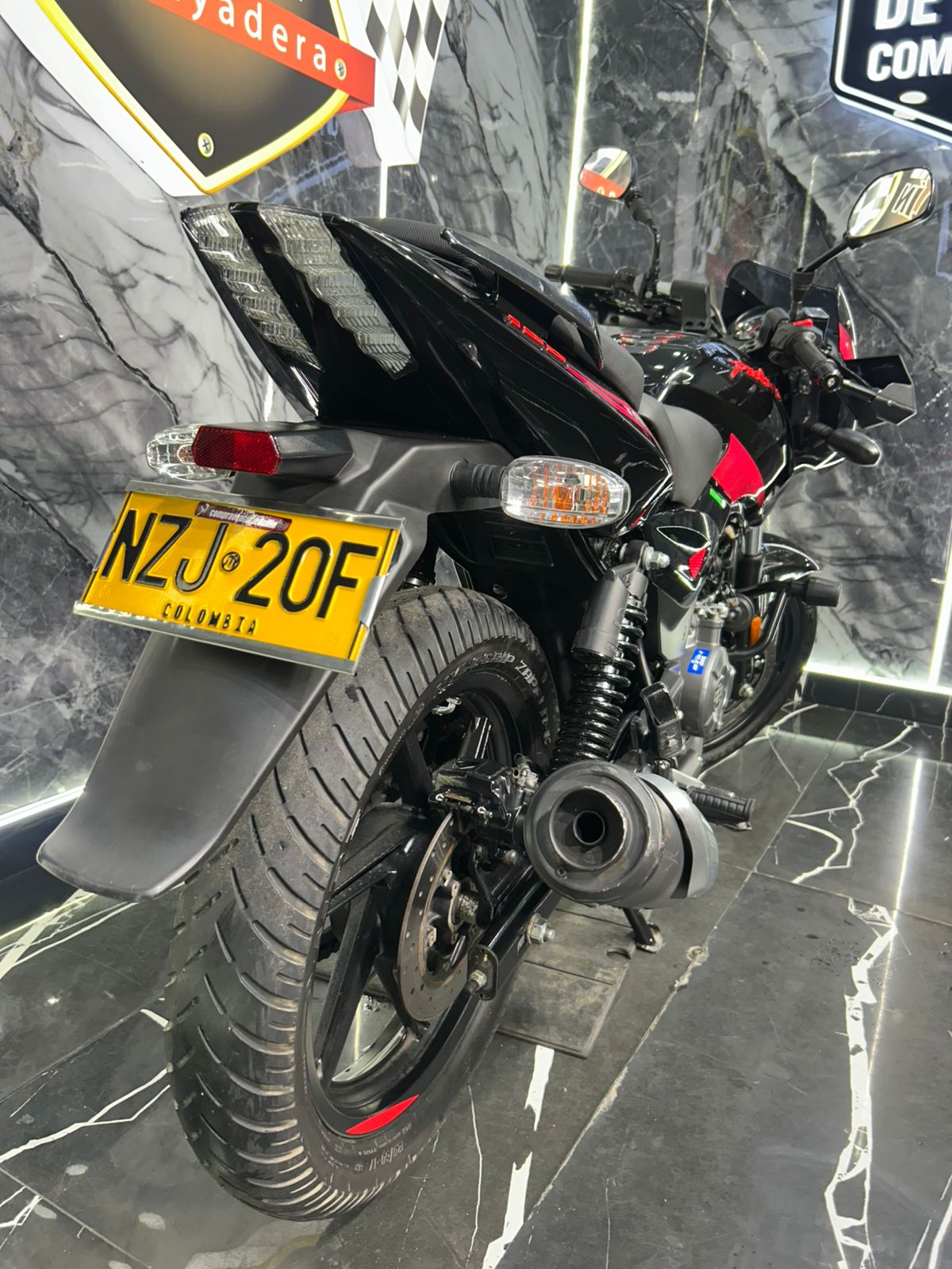 PULSAR 180 FI NEON - Image 6