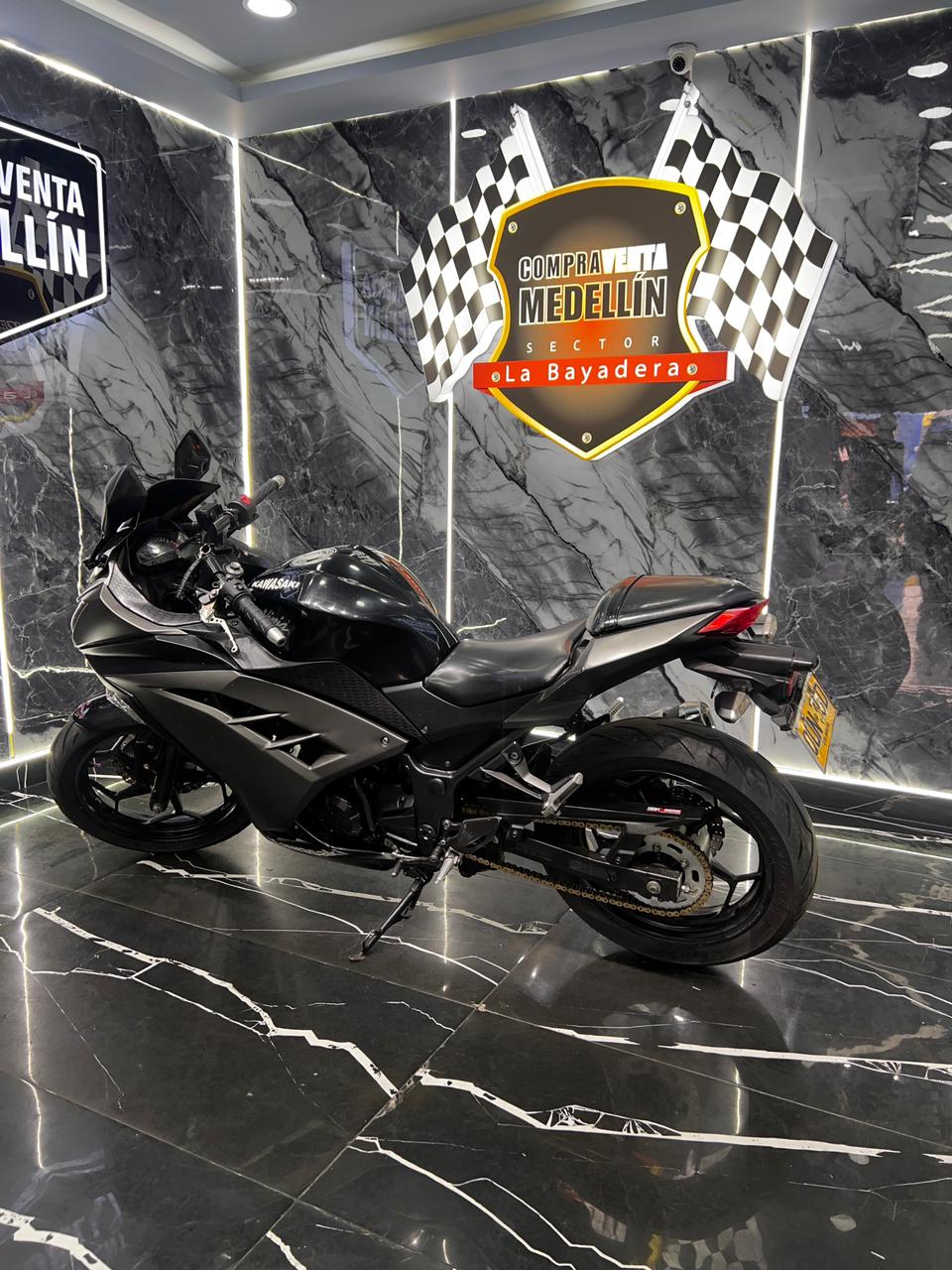 KAWASAKI NINJA 300 - Image 4