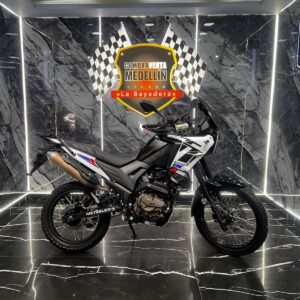 AKT TT 200 DS COMO NUEVA