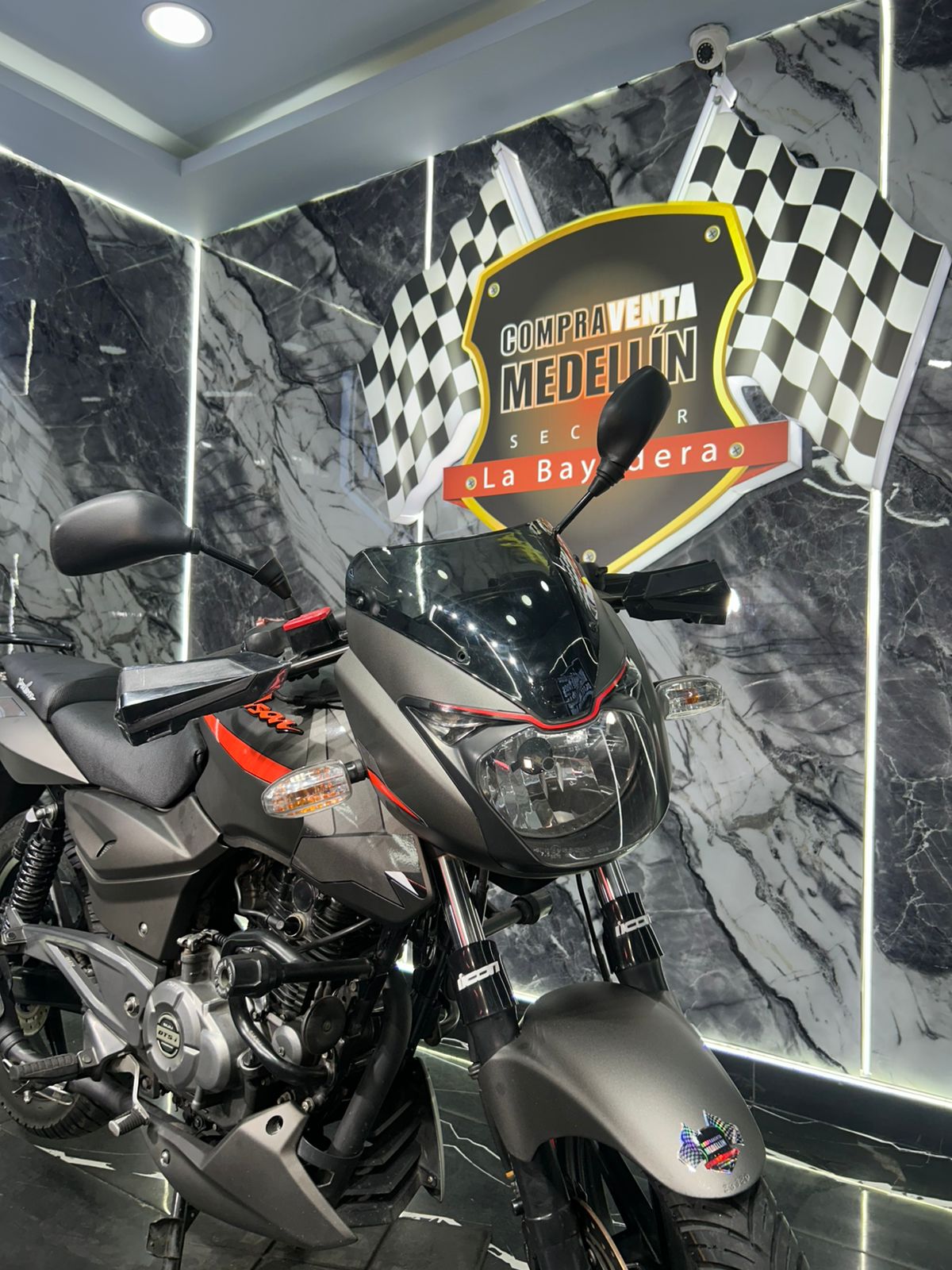 PULSAR 180 FI NEON - Image 9