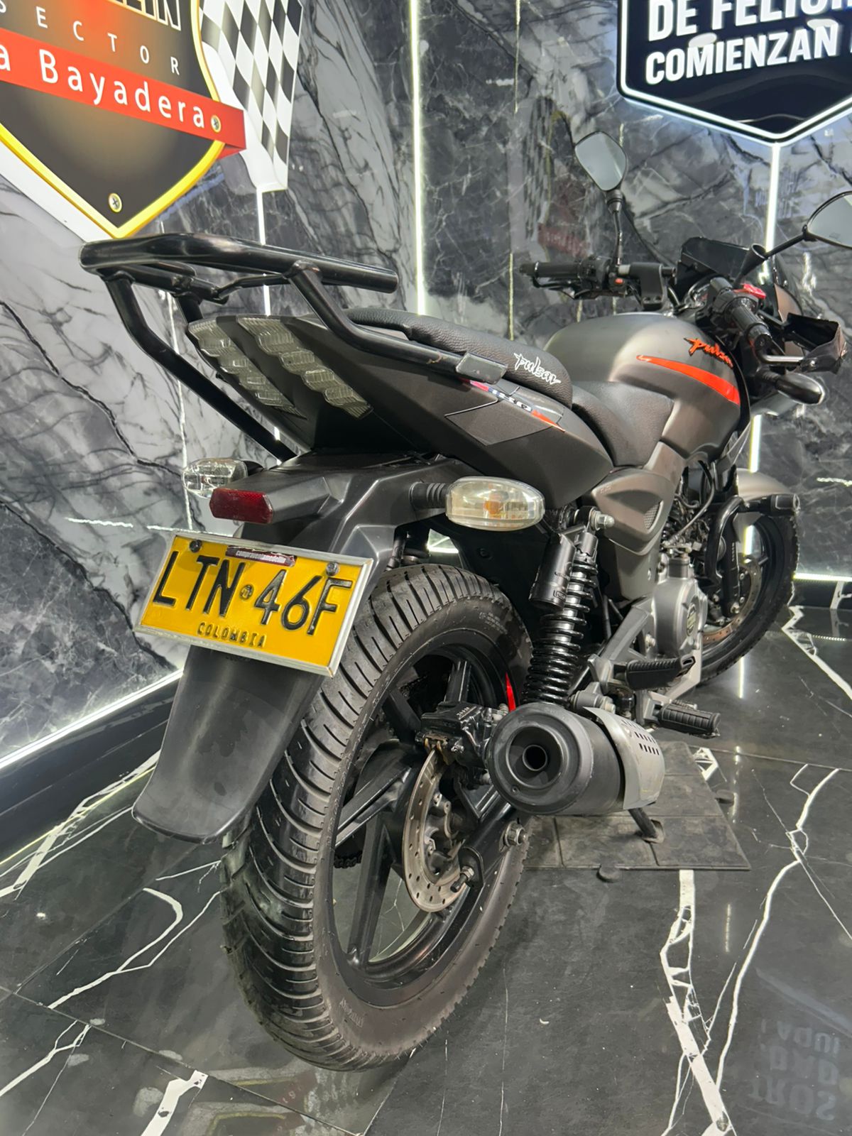 PULSAR 180 FI NEON - Image 7