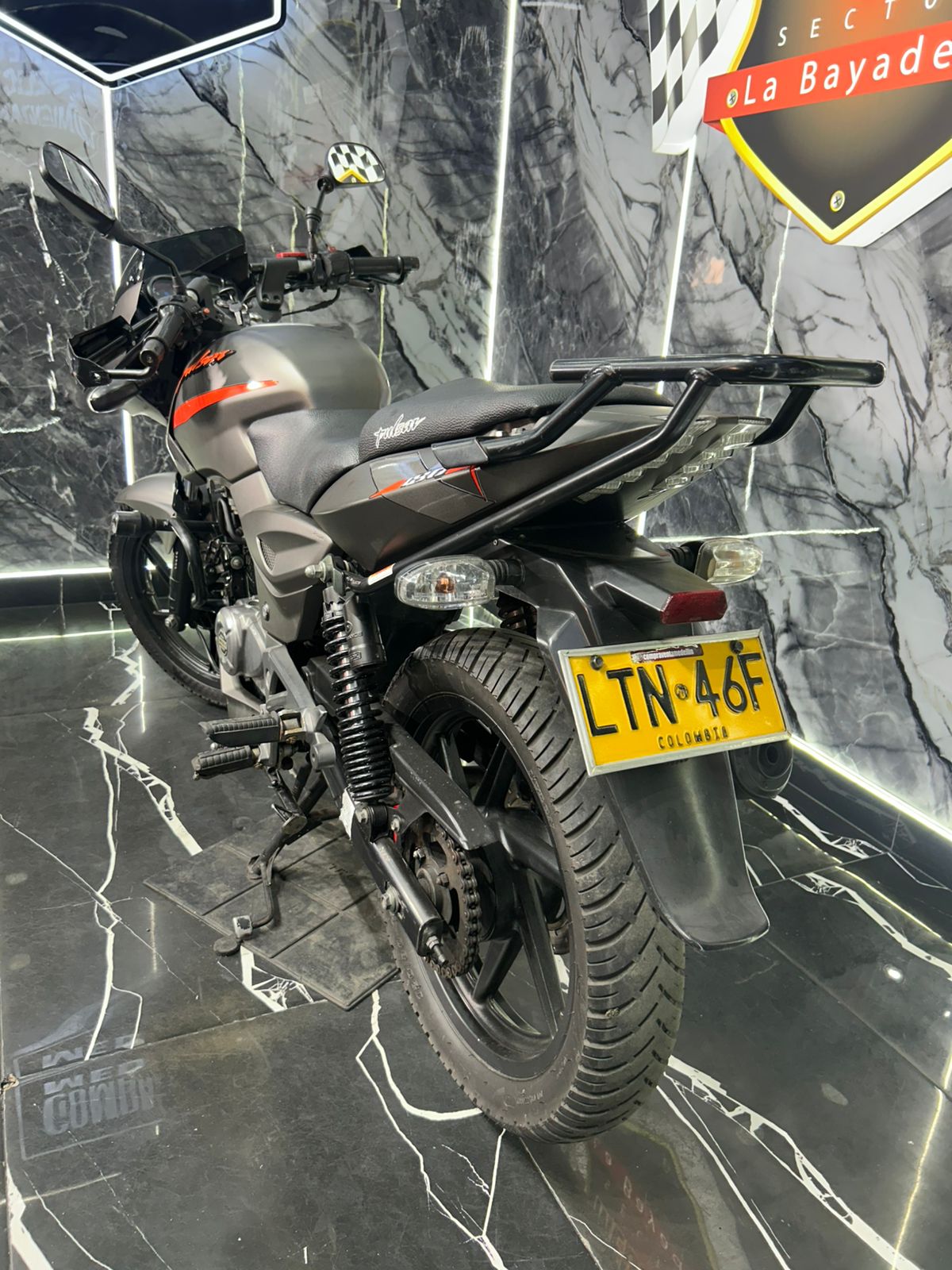 PULSAR 180 FI NEON - Image 5