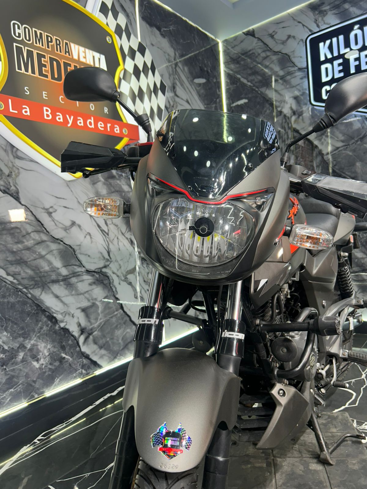 PULSAR 180 FI NEON - Image 3