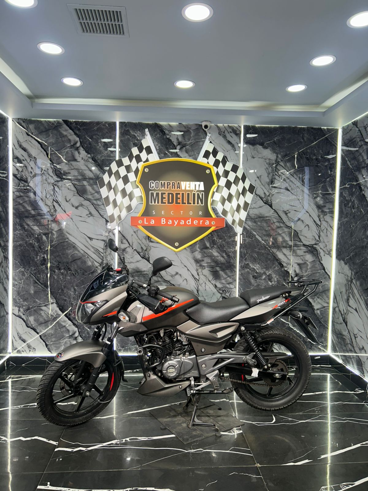 PULSAR 180 FI NEON - Image 2