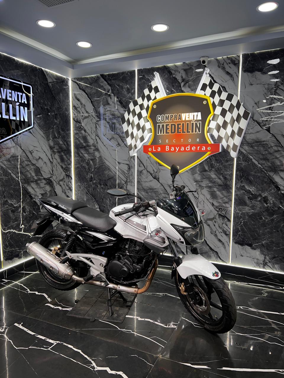 PULSAR 220 SPORT - Image 8