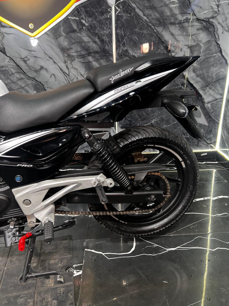 PULSAR 220 SPORT - Image 2