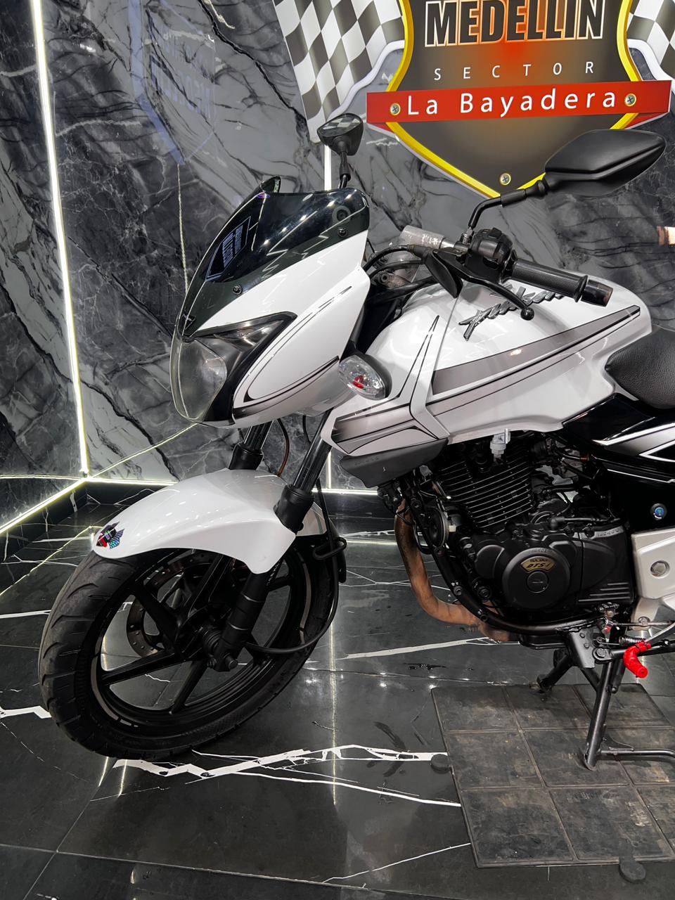 PULSAR 220 SPORT - Image 4