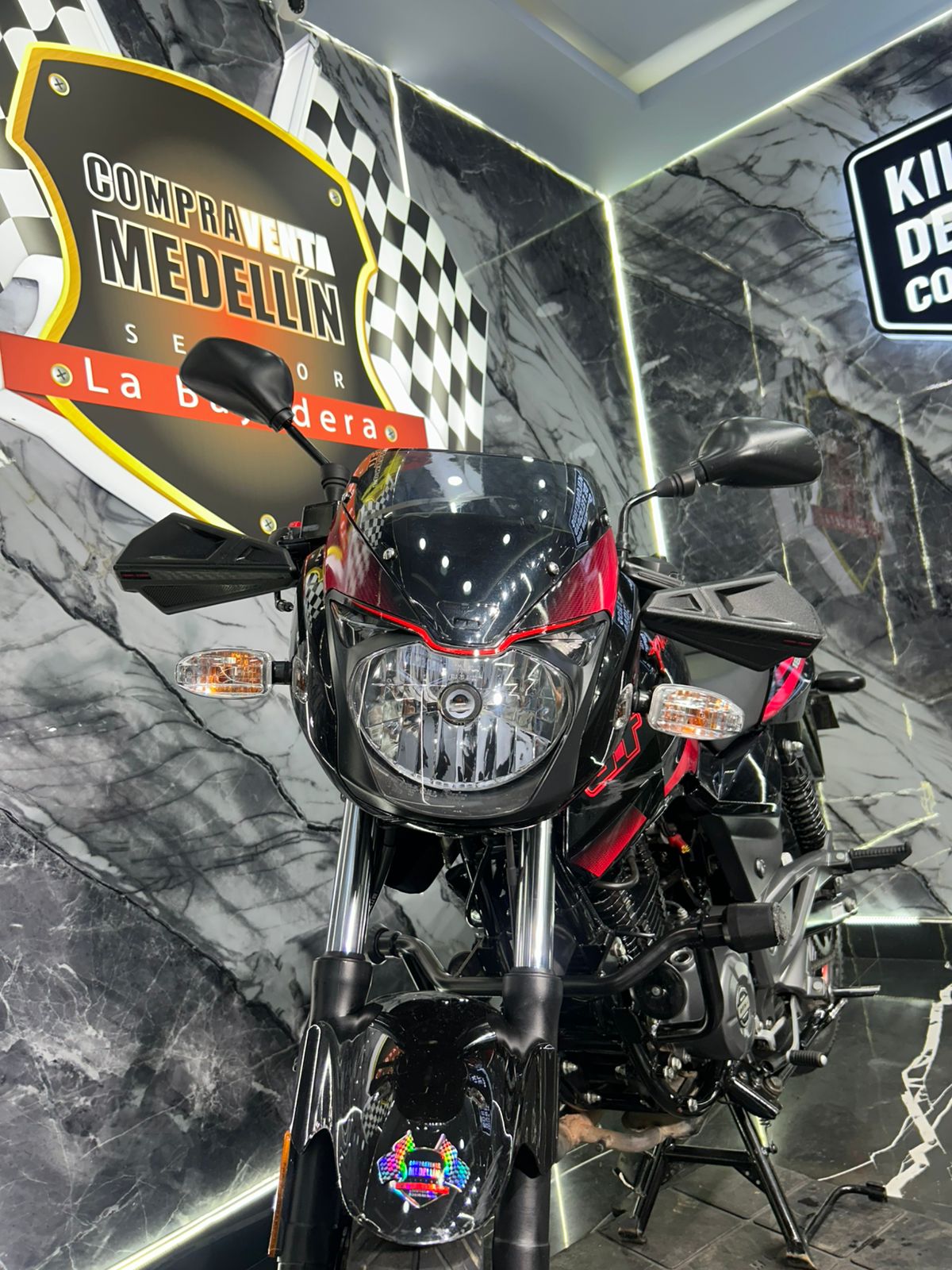 PULSAR 180 FI NEON - Image 2