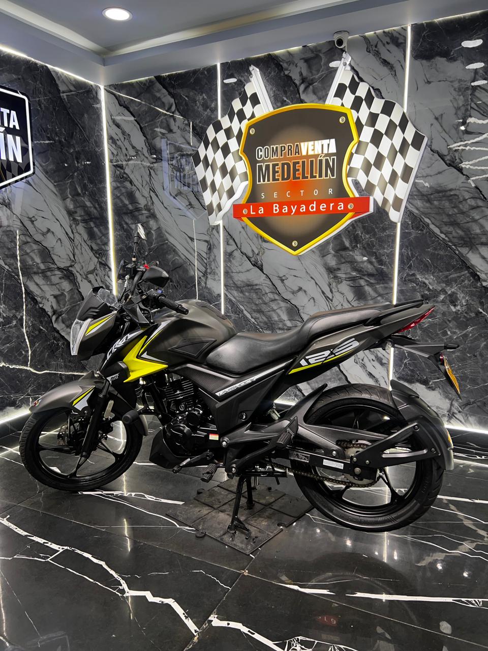 AKT CR4 125 EIII COMO NUEVA - Image 4