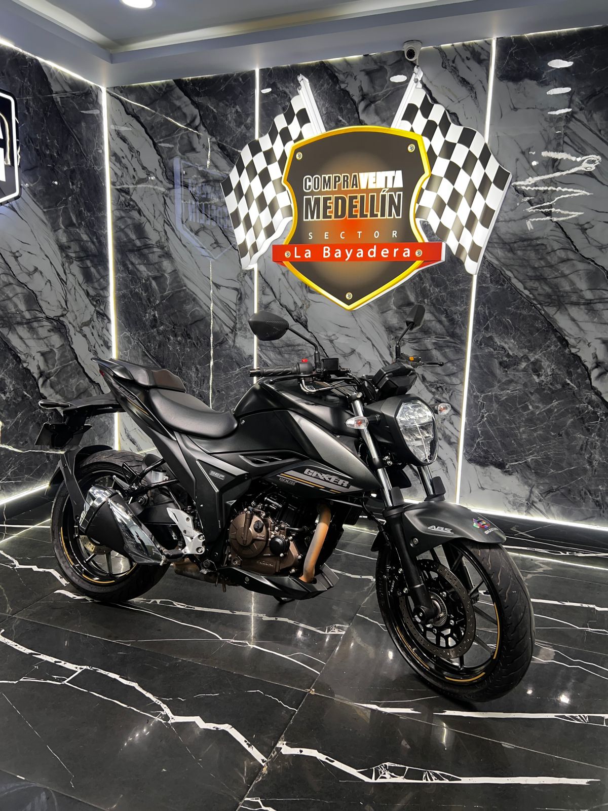 SUZUKI GIXXER 250 COMO NUEVA - Image 8