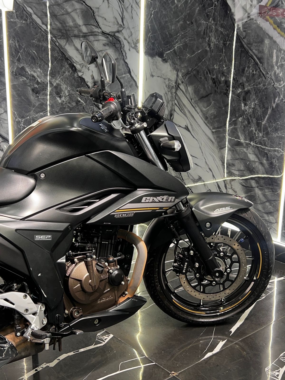 SUZUKI GIXXER 250 COMO NUEVA - Image 6