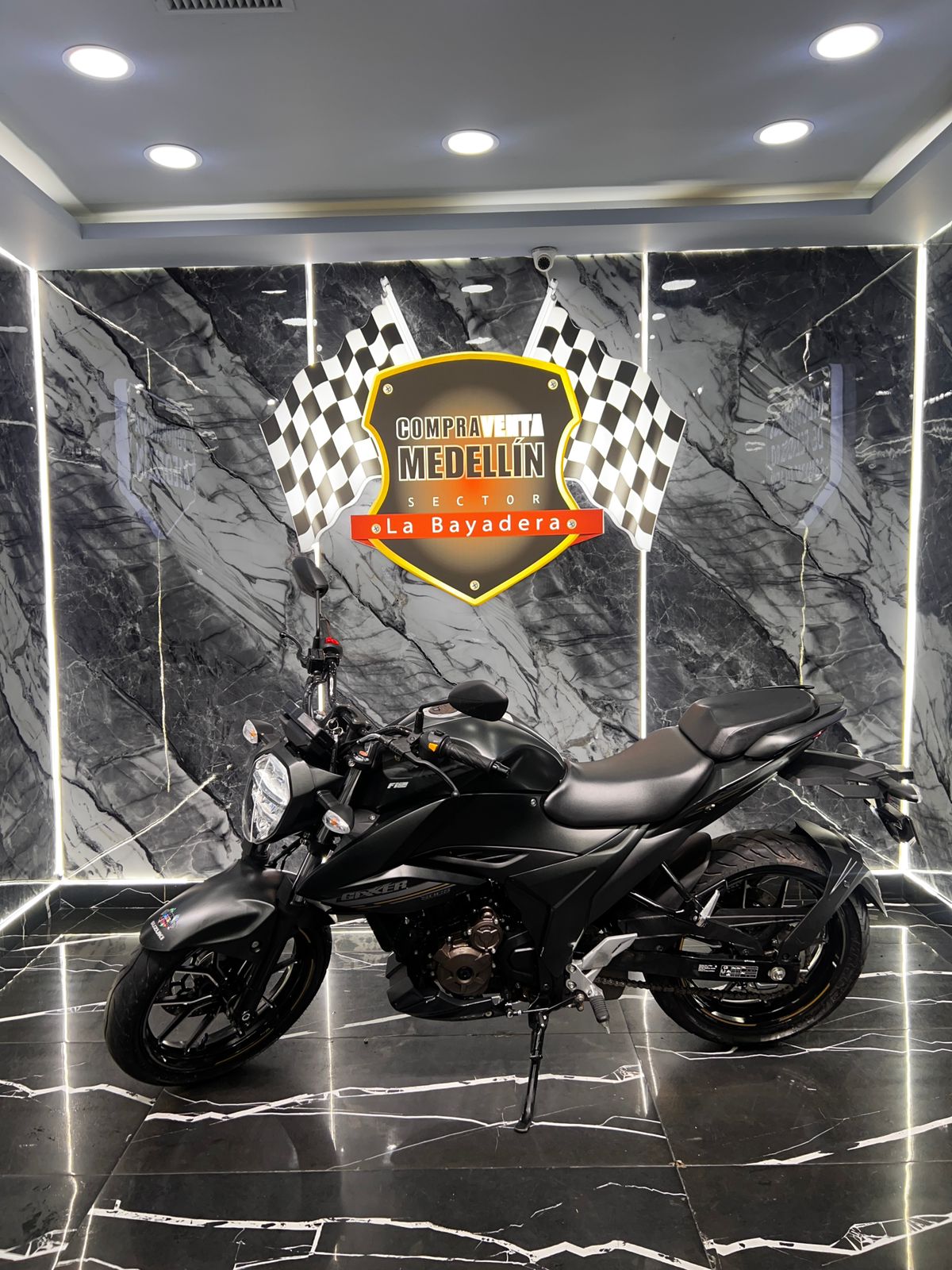 SUZUKI GIXXER 250 COMO NUEVA - Image 2