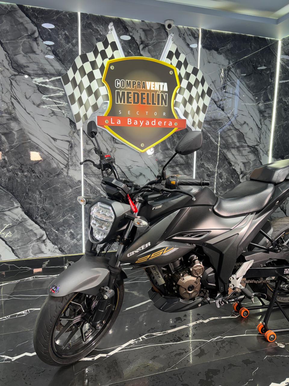 SUZUKI GIXXER 250 - Image 8