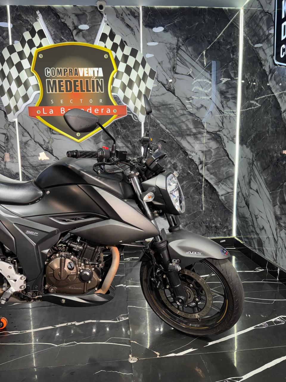 SUZUKI GIXXER 250 - Image 4