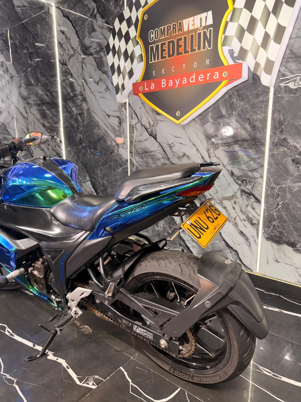 SUZUKI GIXXER 250 SF CON CARENAJE - Image 8