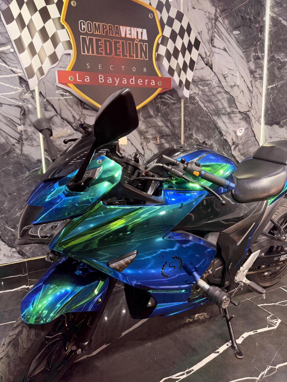 SUZUKI GIXXER 250 SF CON CARENAJE - Image 7