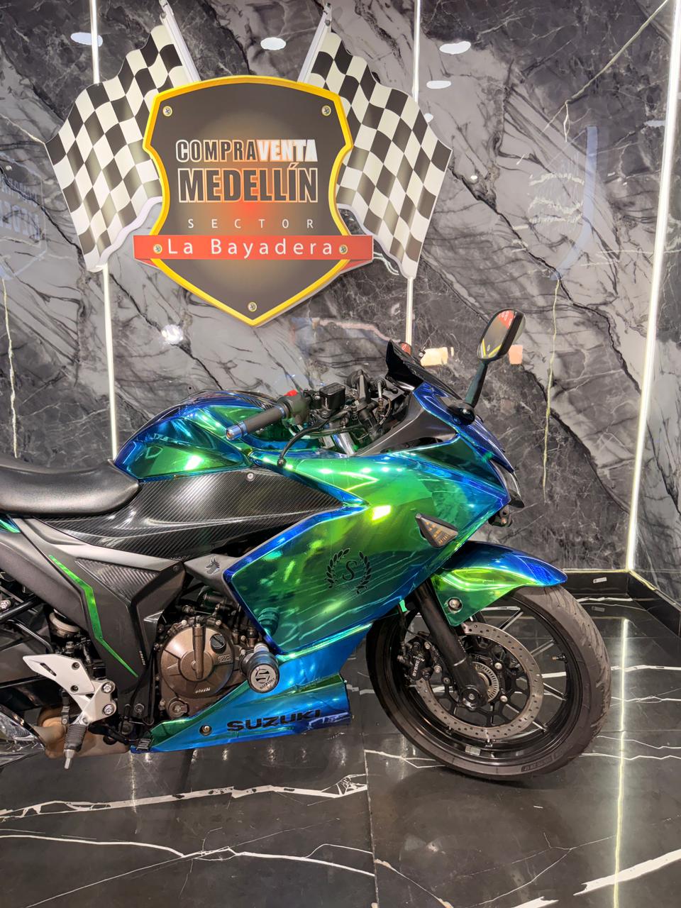 SUZUKI GIXXER 250 SF CON CARENAJE - Image 2