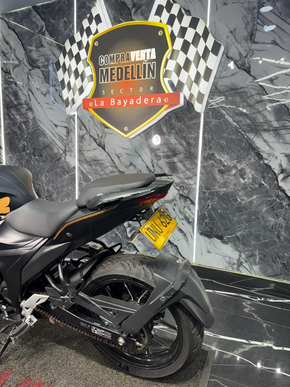 SUZUKI GIXXER 250 SF CON CARENAJE - Image 6