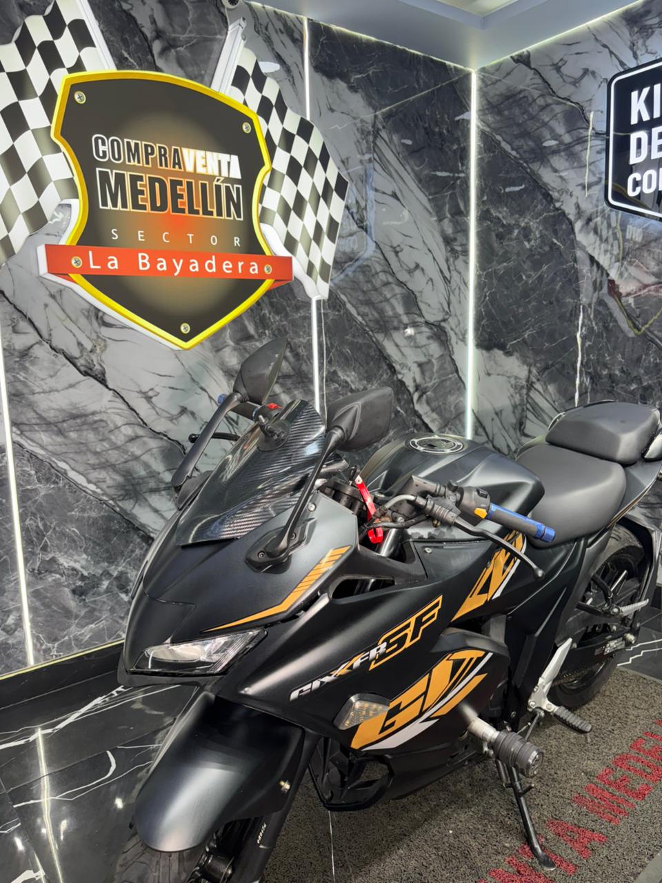 SUZUKI GIXXER 250 SF CON CARENAJE - Image 7