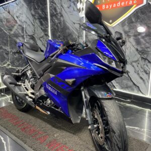 YAMAHA R15