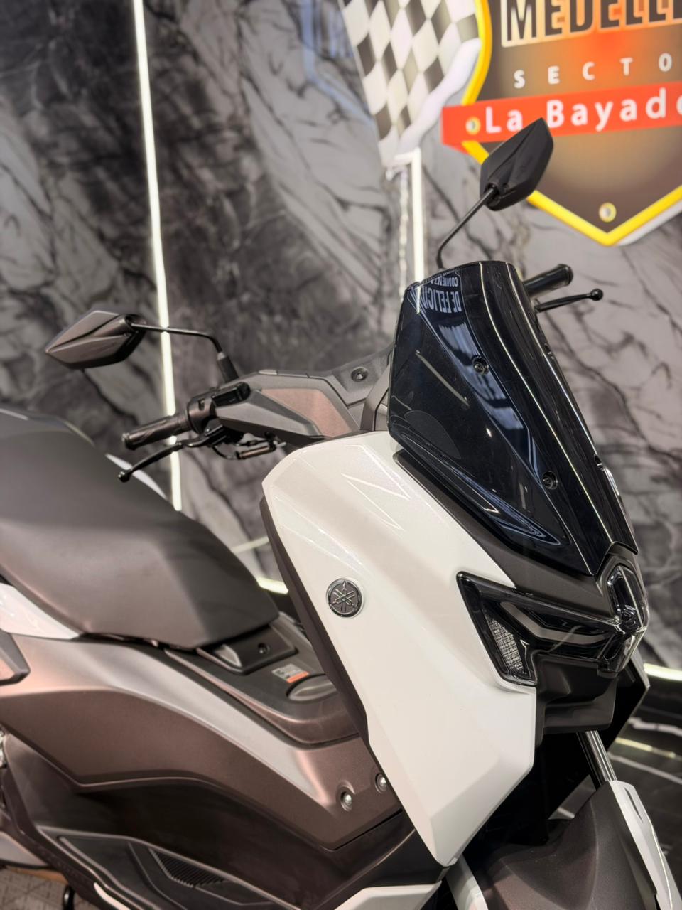 AUTOMATICA NMAX CONNECT 155 V3 COMO NUEVA - Image 3