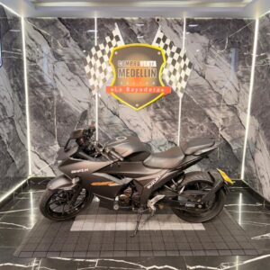 SUZUKI GIXXER 250 SF CON CARENAJE