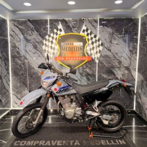 SUZUKI DR 650