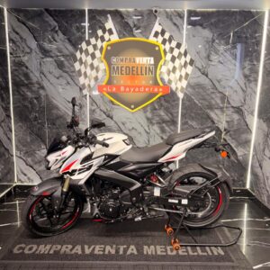 PULSAR NS 400 Z COMO NUEVA 1 MES DE USO