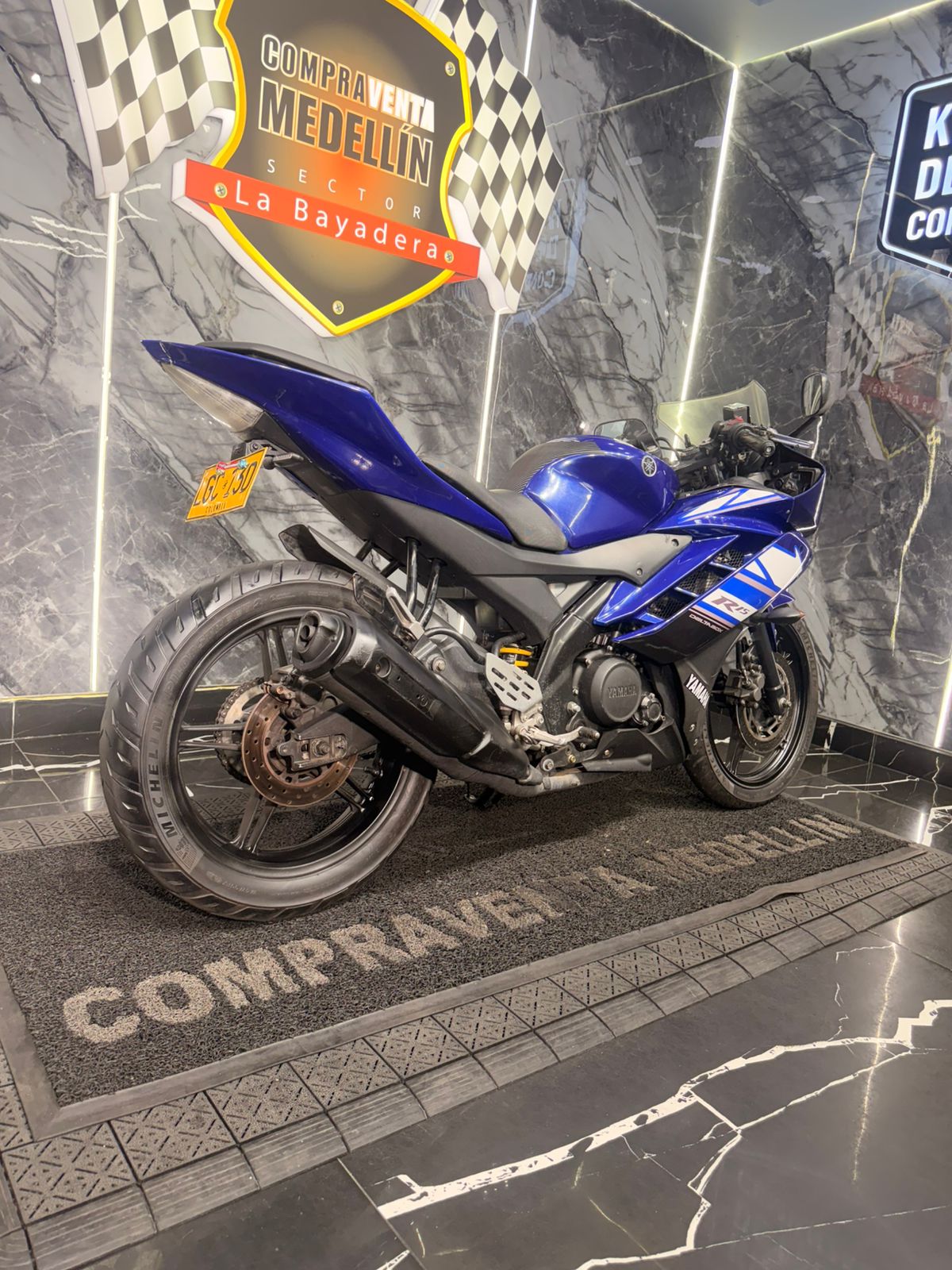 YAMAHA R15 - Image 6