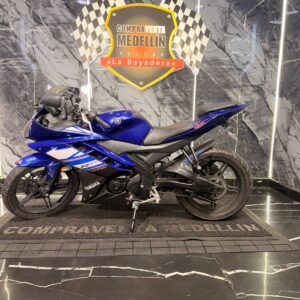 YAMAHA R15