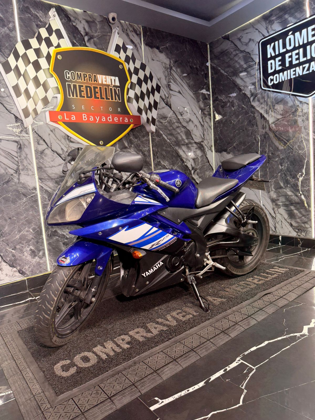YAMAHA R15 - Image 4