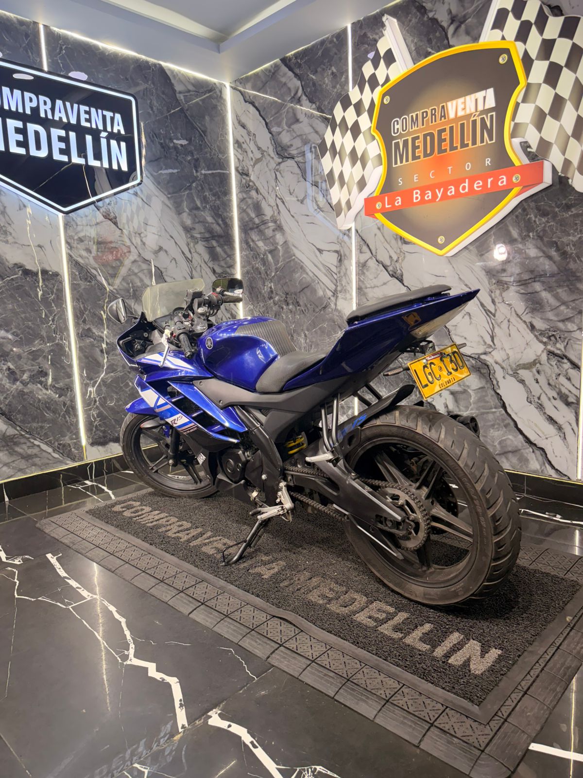 YAMAHA R15 - Image 5