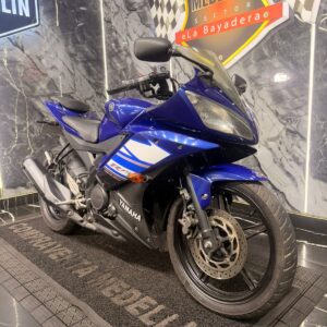 YAMAHA R15