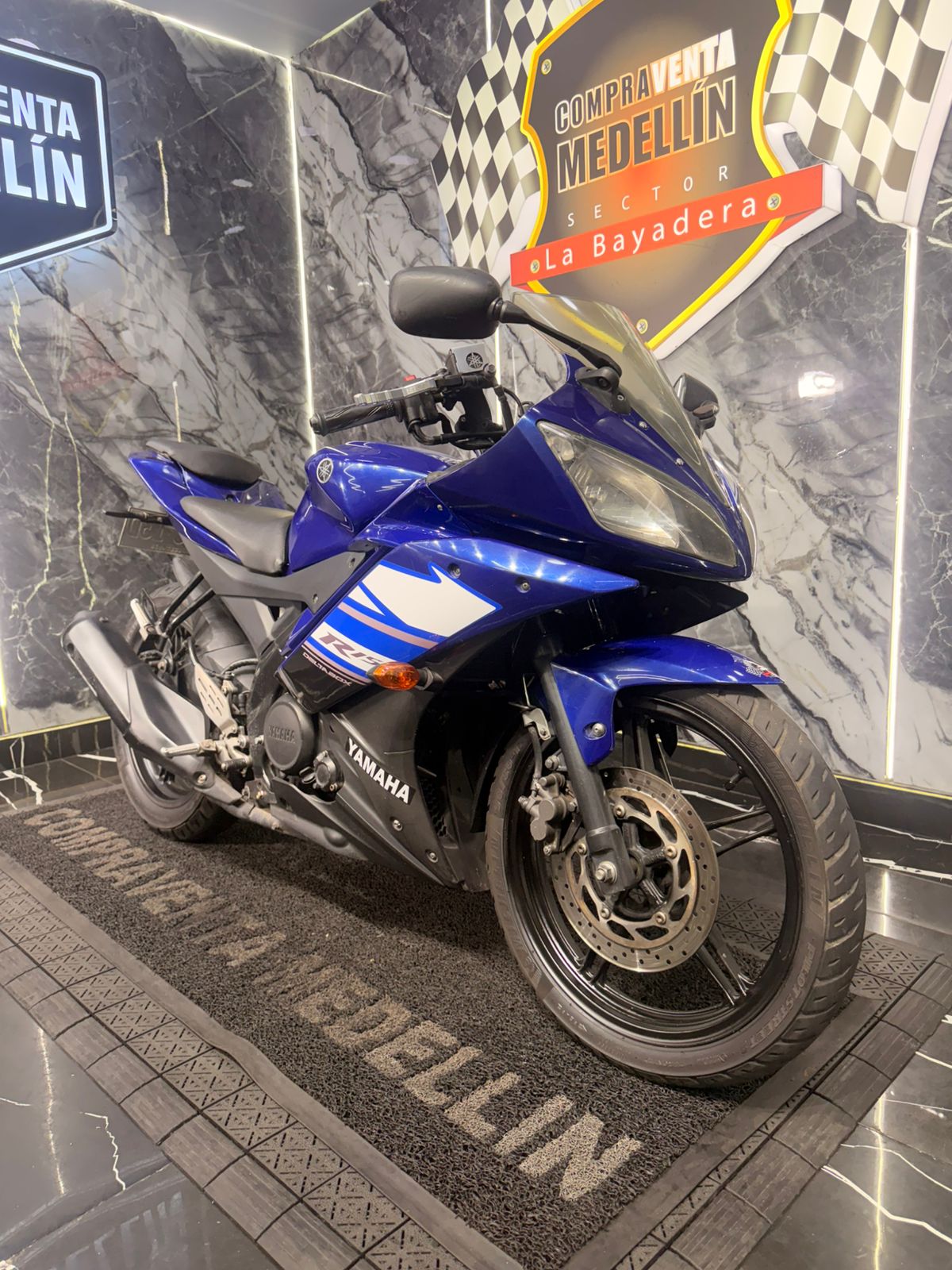 YAMAHA R15 - Image 2