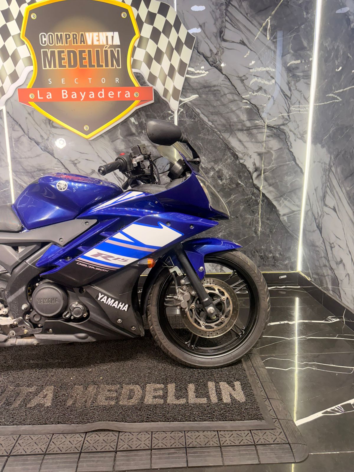 YAMAHA R15 - Image 3