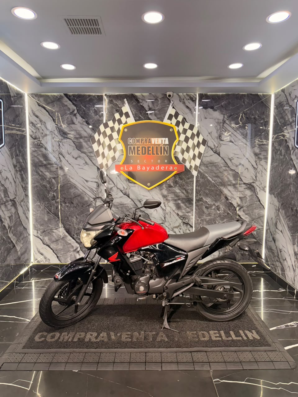 HONDA CB 150 INVICTA