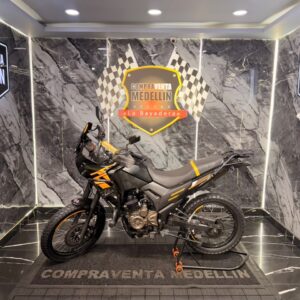 AKT TT 200 DS COMO NUEVA