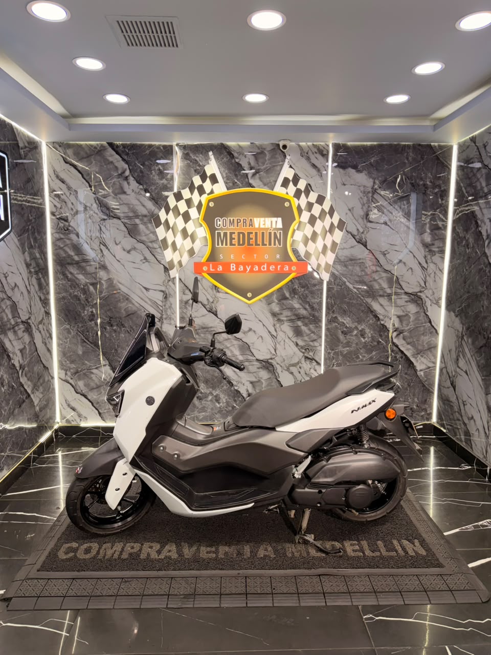 AUTOMATICA NMAX 155 COMO NUEVA