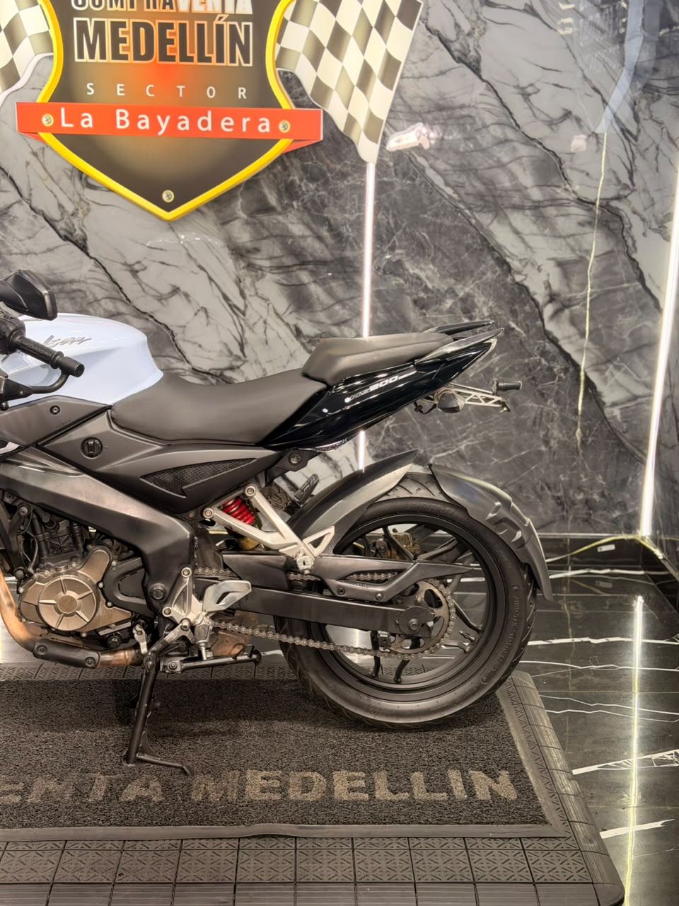 PULSAR 200 NS - Image 4