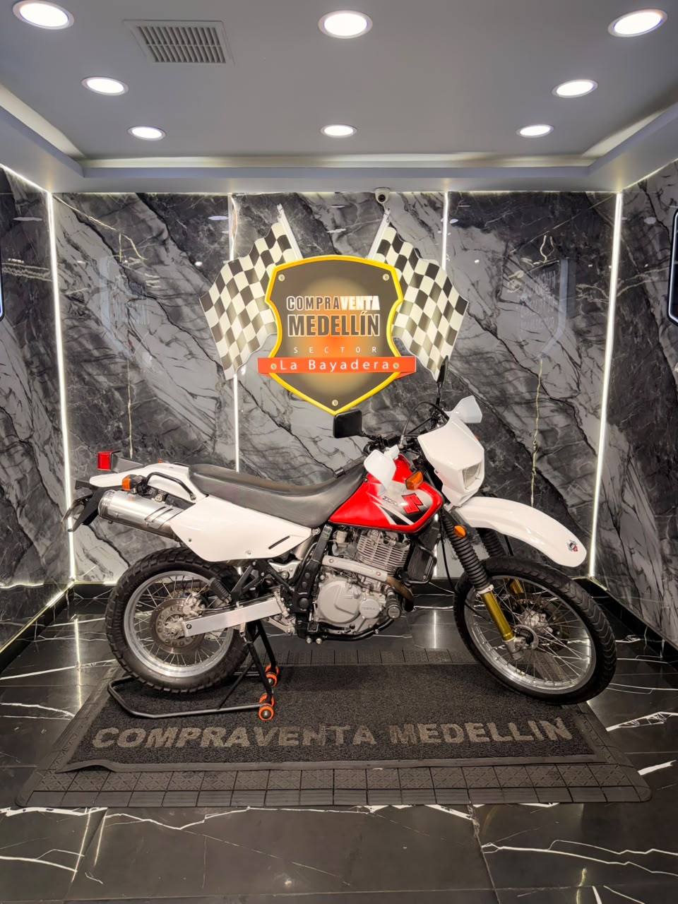 SUZUKI DR 650 - Image 9