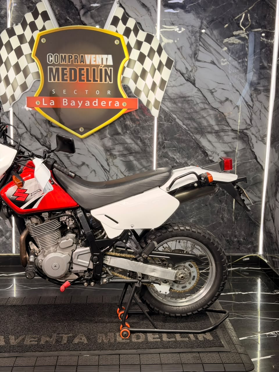 SUZUKI DR 650 - Image 4