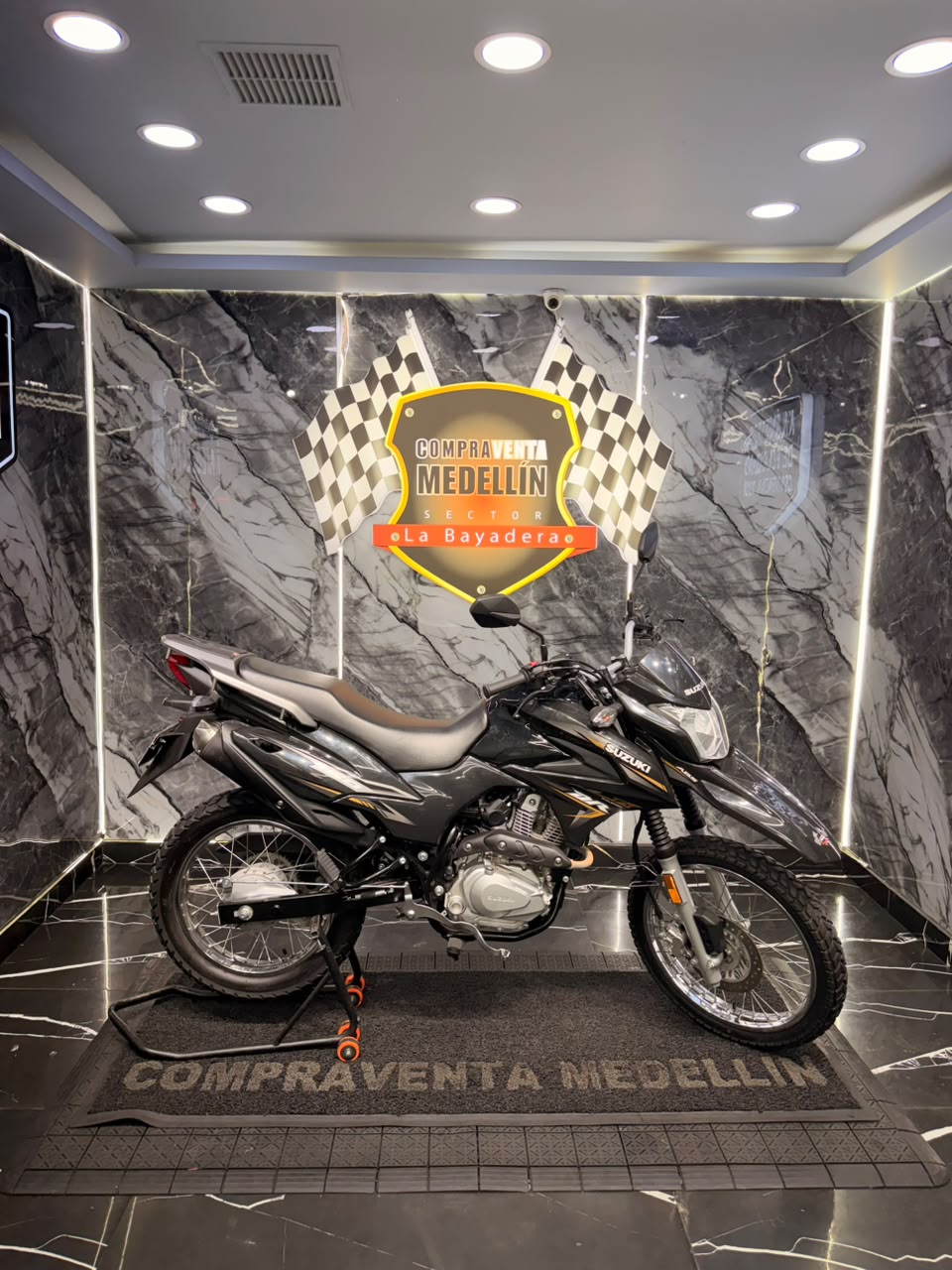 SUZUKI DR 150 COMO NUEVA - Image 2