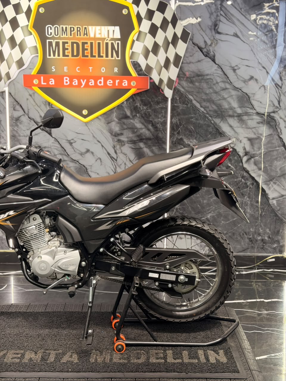 SUZUKI DR 150 COMO NUEVA - Image 6