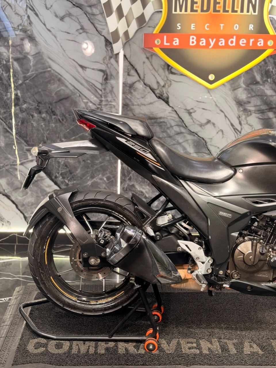 SUZUKI GIXXER 250 - Image 3